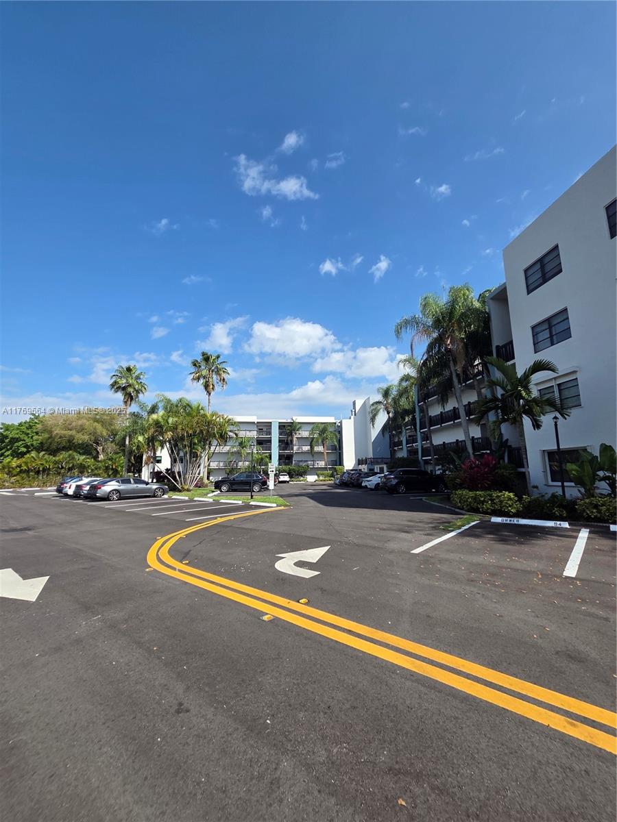 1021 Mockingbird Lane, Unit 411 Plantation, FL 33324 - Photo 38 of 42