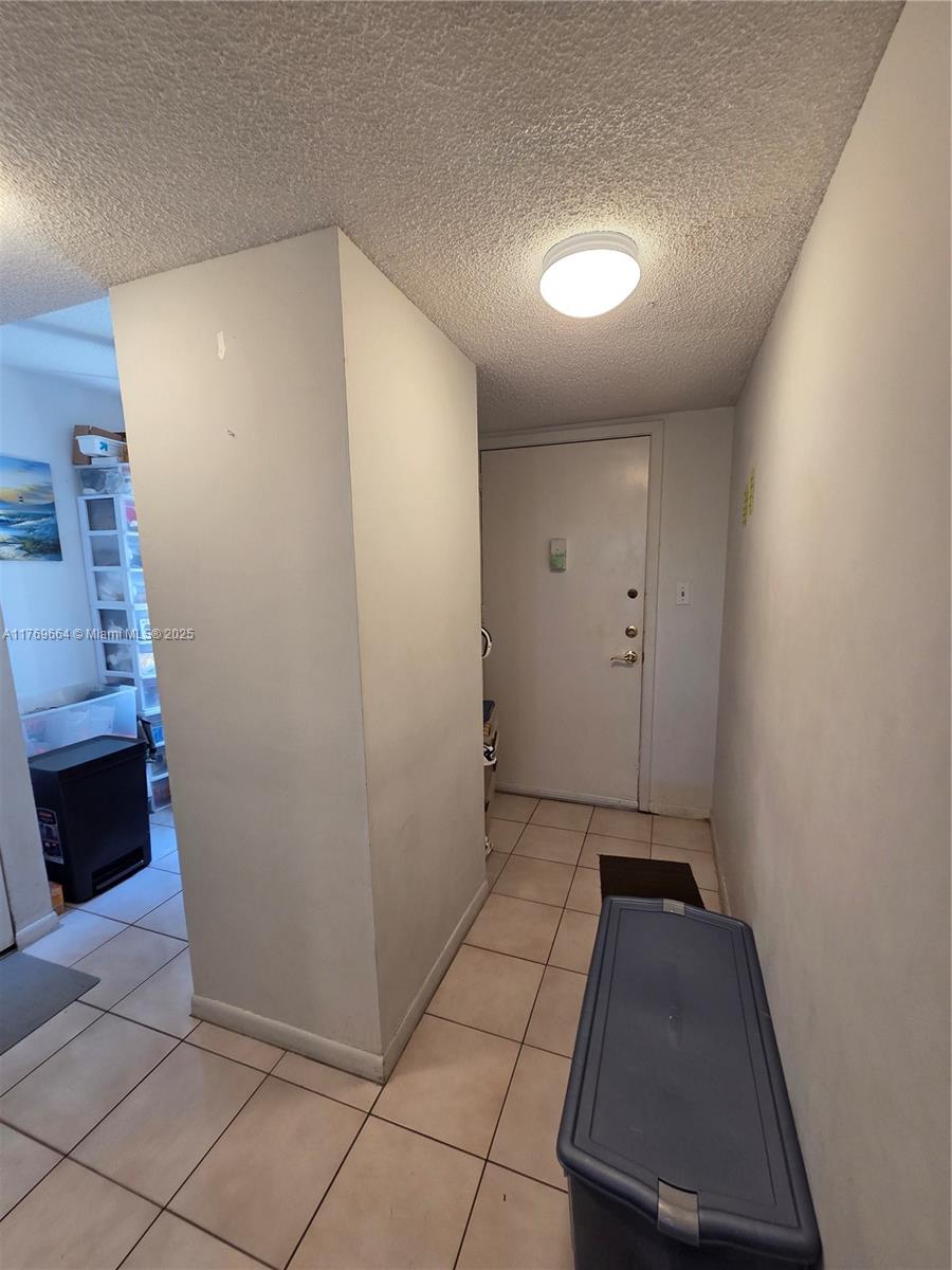 1021 Mockingbird Lane, Unit 411 Plantation, FL 33324 - Photo 9 of 42 Hallway/foyer