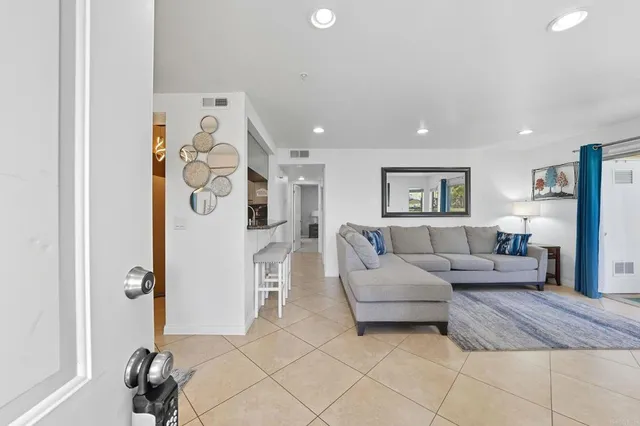 $540,000 | 2083 Lakeridge Circle, Unit 104, Chula Vista, CA 91913