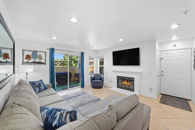 $540,000 | 2083 Lakeridge Circle, Unit 104, Chula Vista, CA 91913