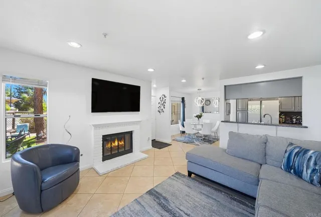 $540,000 | 2083 Lakeridge Circle, Unit 104, Chula Vista, CA 91913