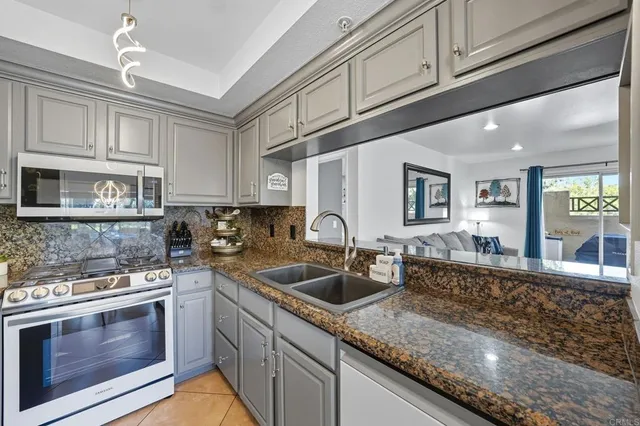 $540,000 | 2083 Lakeridge Circle, Unit 104, Chula Vista, CA 91913