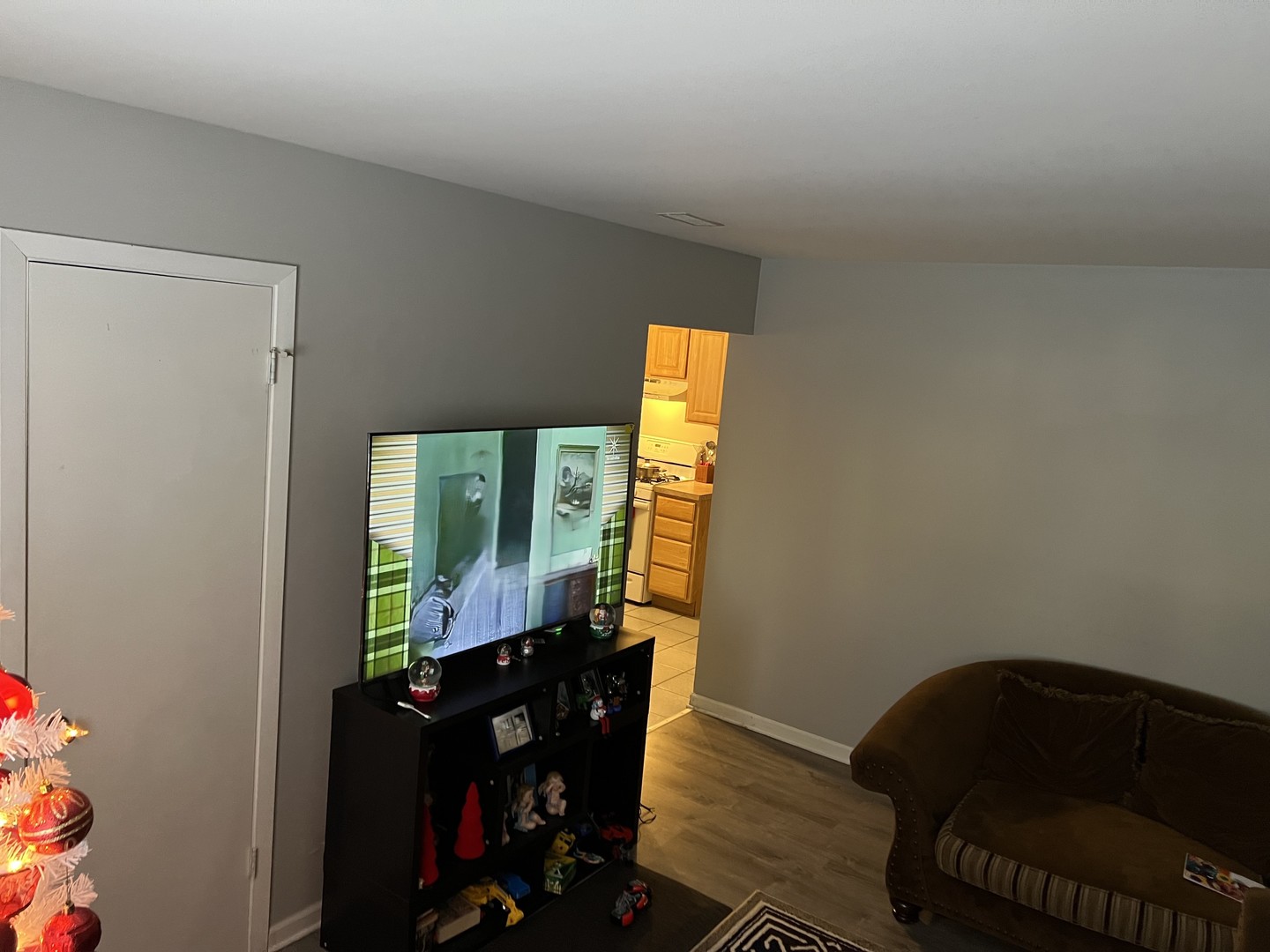 1105 Indian Avenue Aurora, IL 60505 - Photo 8 of 35 a living room with furniture and a window