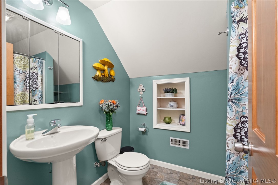 1236 Walts Road Georgetown, IN 47122 - Photo 22 of 83 Full bathroom on second floor