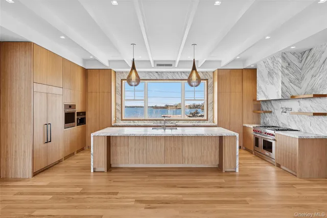 $13,995,000 | 32 Quogo Neck Lane, Quogue, NY 11959