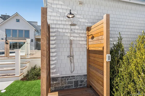 $13,995,000 | 32 Quogo Neck Lane, Quogue, NY 11959