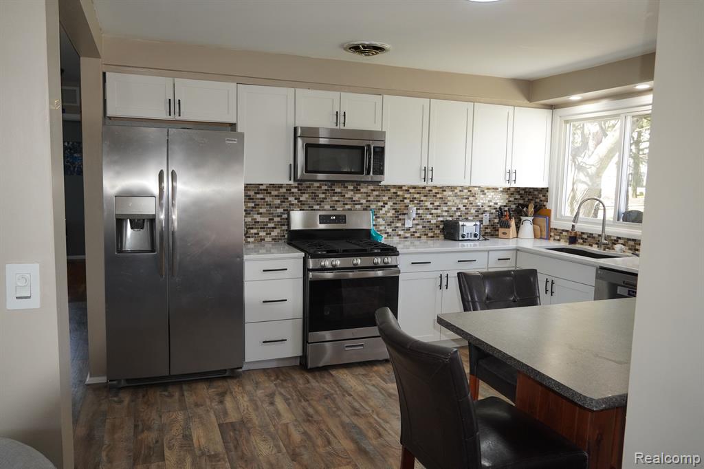 4625 Auburn Road Utica, MI 48317 - Photo 6 of 23 Gallery Image 6