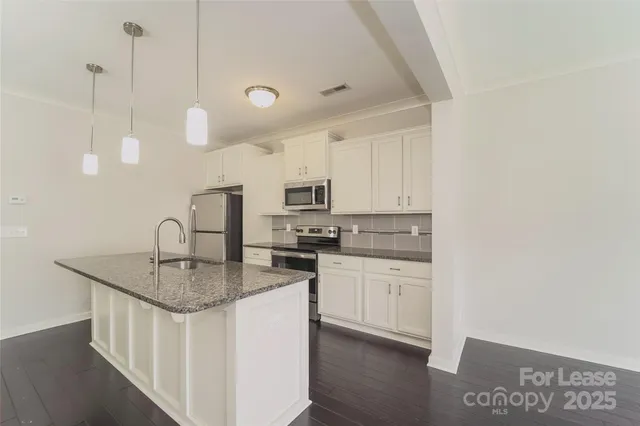 $2,075 | 8043 Gleen Oak Lane, Huntersville, NC 28078