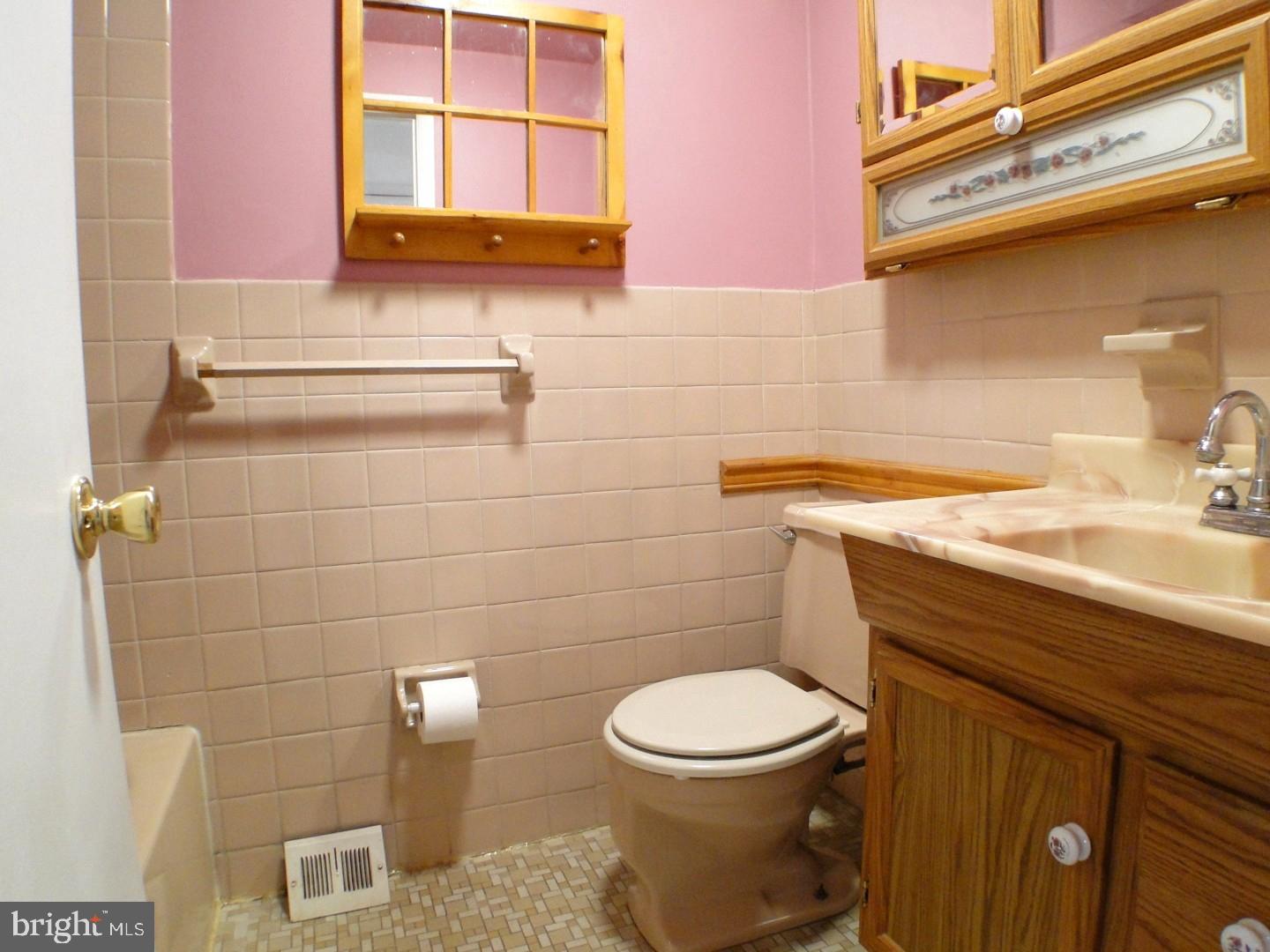 3544 Kyle Road Philadelphia, PA 19154 - Photo 15 of 22 Bathroom