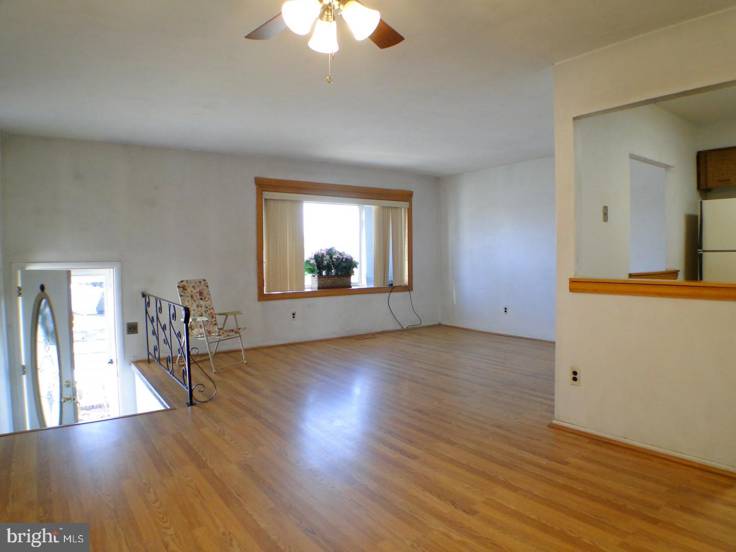 3544 Kyle Road Philadelphia, PA 19154 - Photo 4 of 22 Living Room
