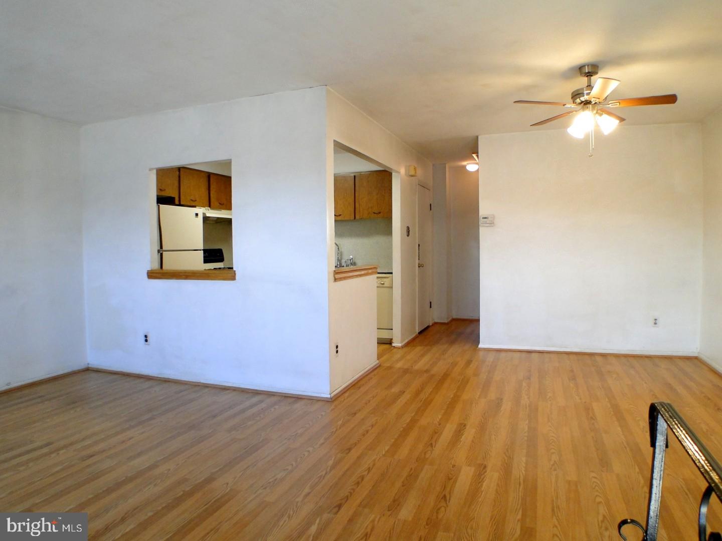 3544 Kyle Road Philadelphia, PA 19154 - Photo 5 of 22 Living Room