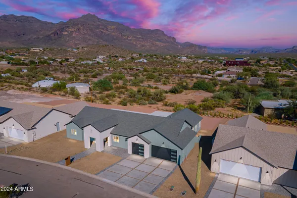 $1,095,000 | 3909 South Veronica Lane, Gold Canyon, AZ 85118