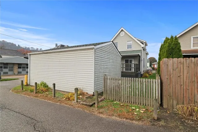 $225,000 | 180 Center Street, Springdale, PA 15144