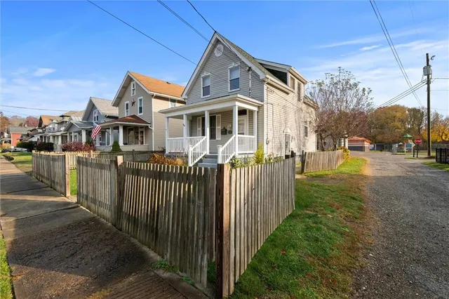 $225,000 | 180 Center Street, Springdale, PA 15144