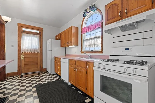 $225,000 | 180 Center Street, Springdale, PA 15144