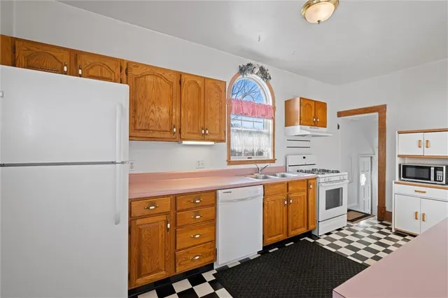 $225,000 | 180 Center Street, Springdale, PA 15144