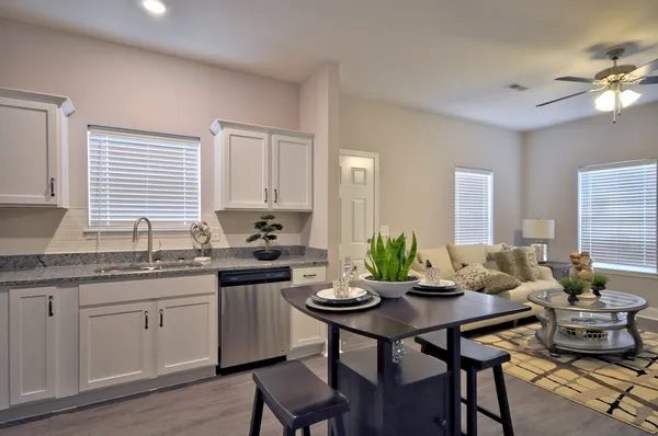 $1,370 | 176 Bainbridge Drive, Unit B, Clarksville, TN 37043