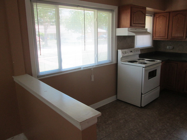 642 Wesley Drive Park Ridge, IL 60068 - Photo 5 of 11 a kitchen with granite countertop a sink and a stove