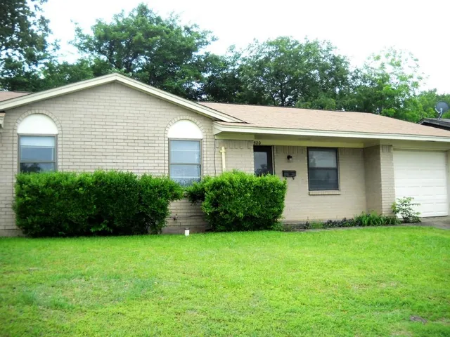 a view of a house with a yard and plants