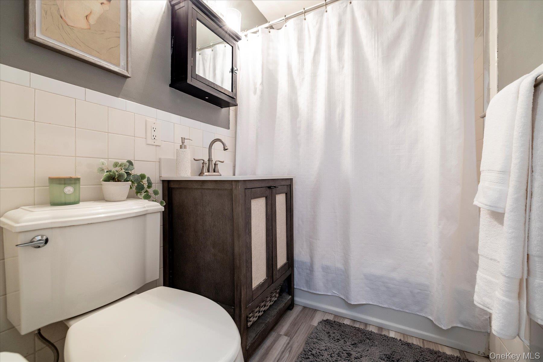 522 Shore Road, Unit 6M Long Beach, NY 11561 - Photo 16 of 28 Updated bathroom