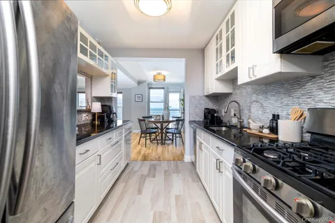 $675,000 | 522 Shore Road, Unit 6M, Long Beach, NY 11561