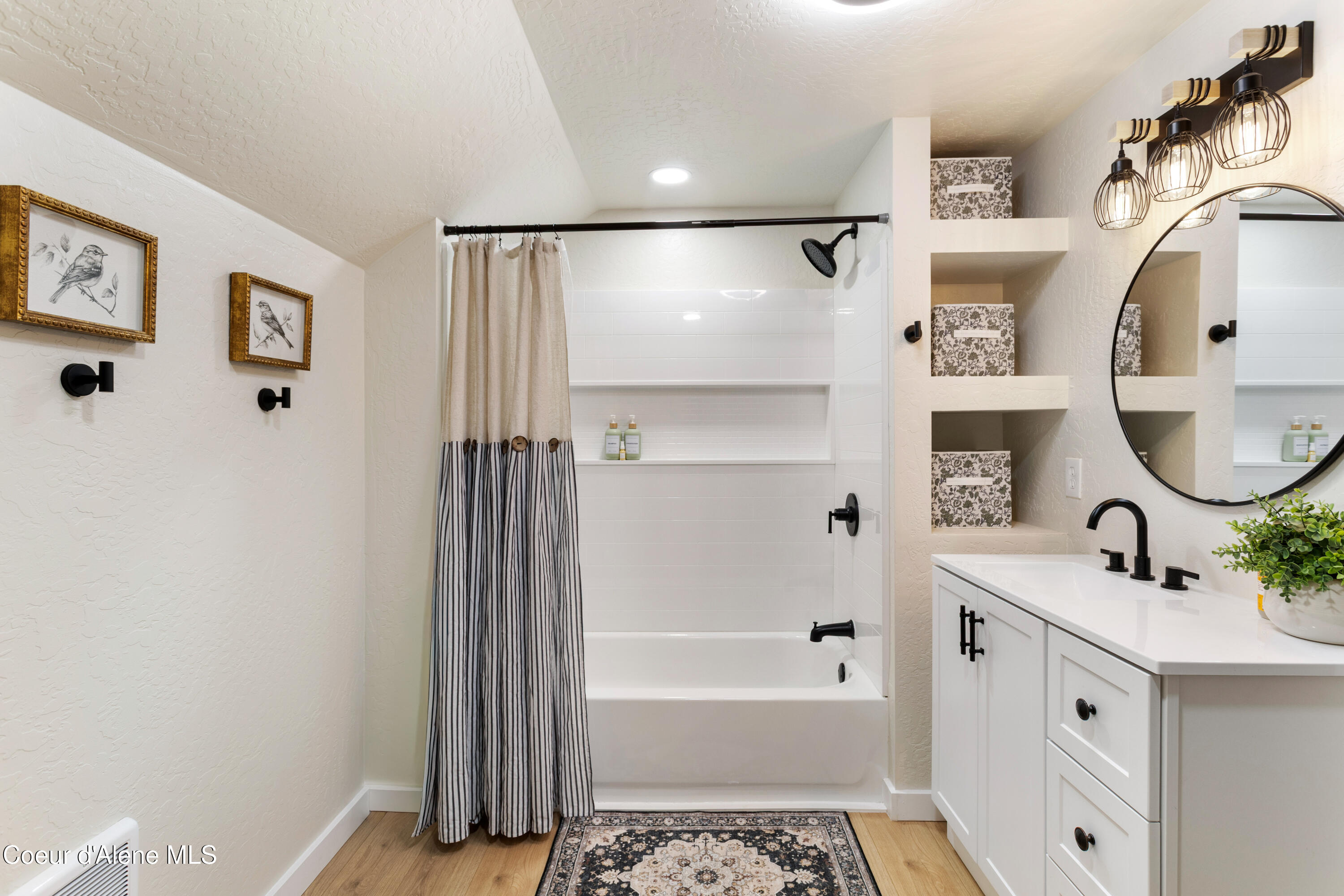 87 Rock Road Sandpoint, ID 83864 - Photo 33 of 56 Upstairs Bathroom