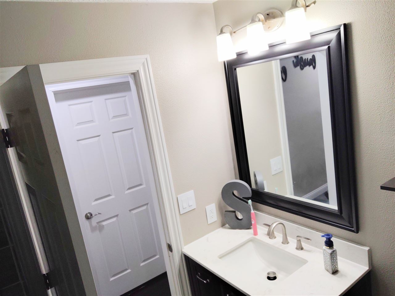 5792 Dover Road Rockford, IL 61109 - Photo 11 of 40 Gallery Image 11