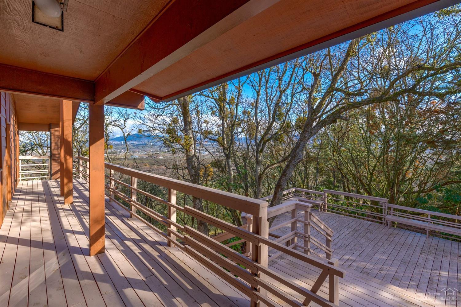 844 Carpenter Hill Road Medford, OR 97501 - Photo 4 of 25 Additional Photo