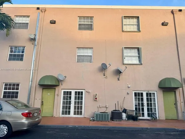 $2,300 | 420 East 1st Avenue, Unit B204, Hialeah, FL 33010