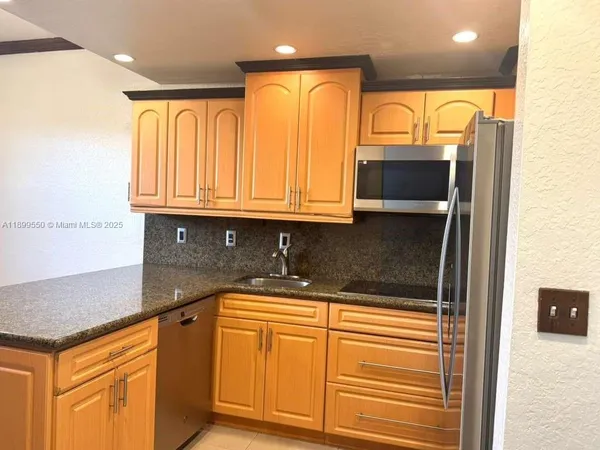 $2,300 | 420 East 1st Avenue, Unit B204, Hialeah, FL 33010