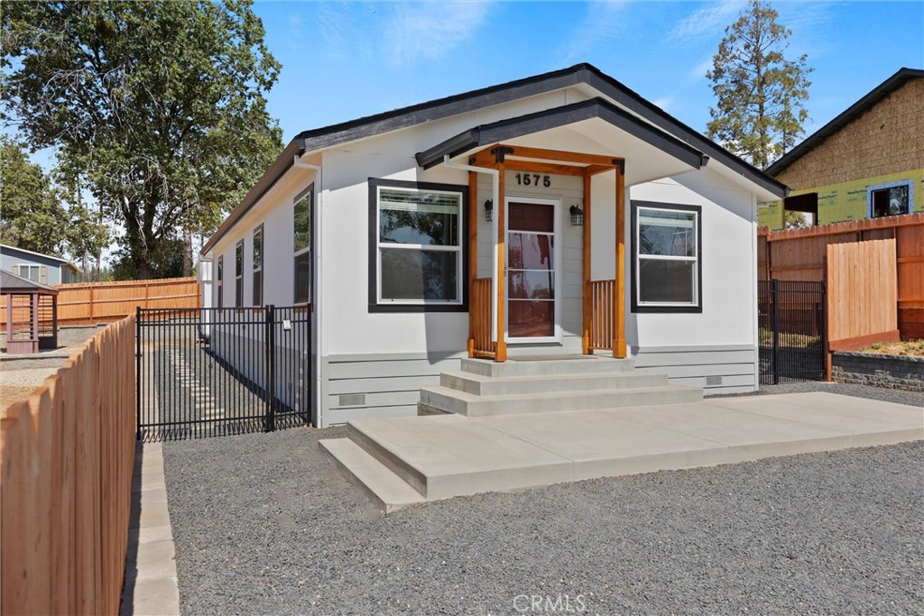 1575 La Grand View Road Paradise, CA 95969 - Photo 4 of 38 a view of a house with a street