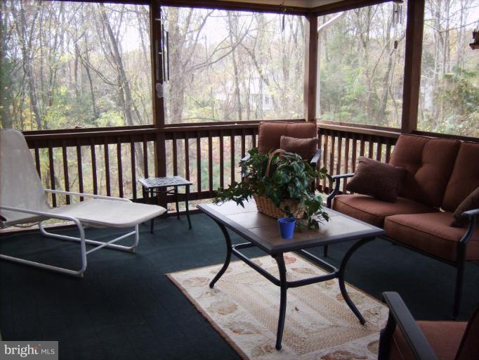 7102 Kelly Road Warrenton, VA 20187 - Photo 8 of 16 Screened-in Porch