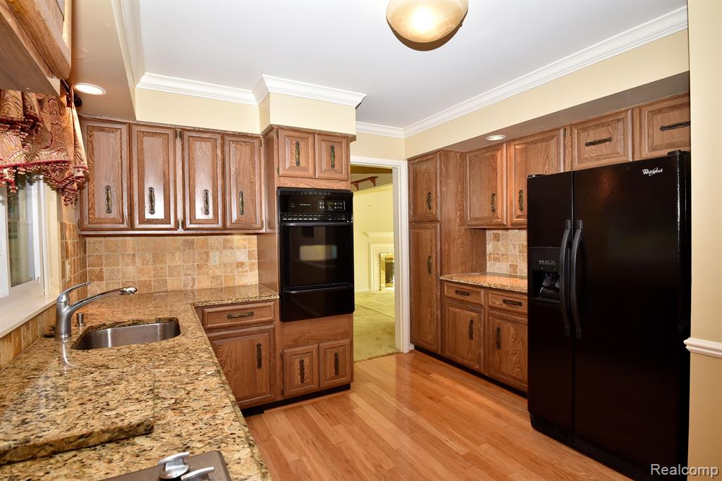 32855 Old Post Road Franklin, MI 48025 - Photo 13 of 36