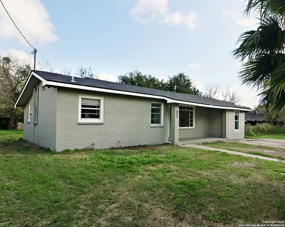 $174,900 | 806 North Adams Street, Beeville, TX 78102