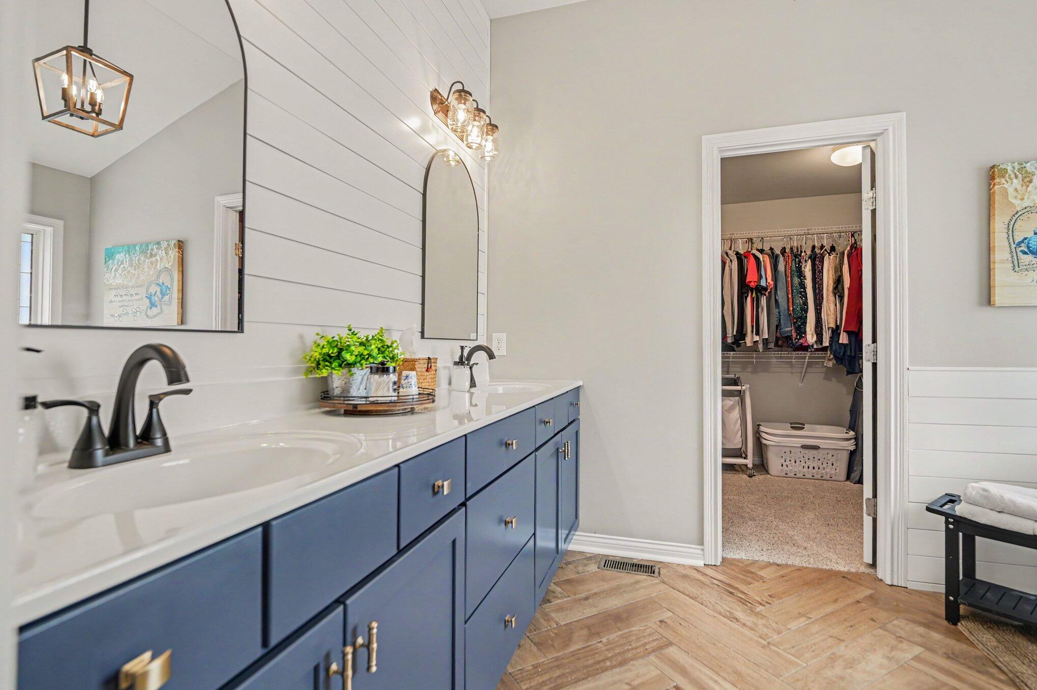 2104 Wyndham Way Union, KY 41091 - Photo 21 of 40 Primary Bath Double Vanity