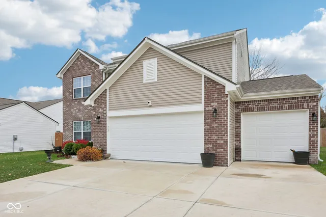 $375,000 | 10101 Caprock Canyon Drive, Indianapolis, IN 46239