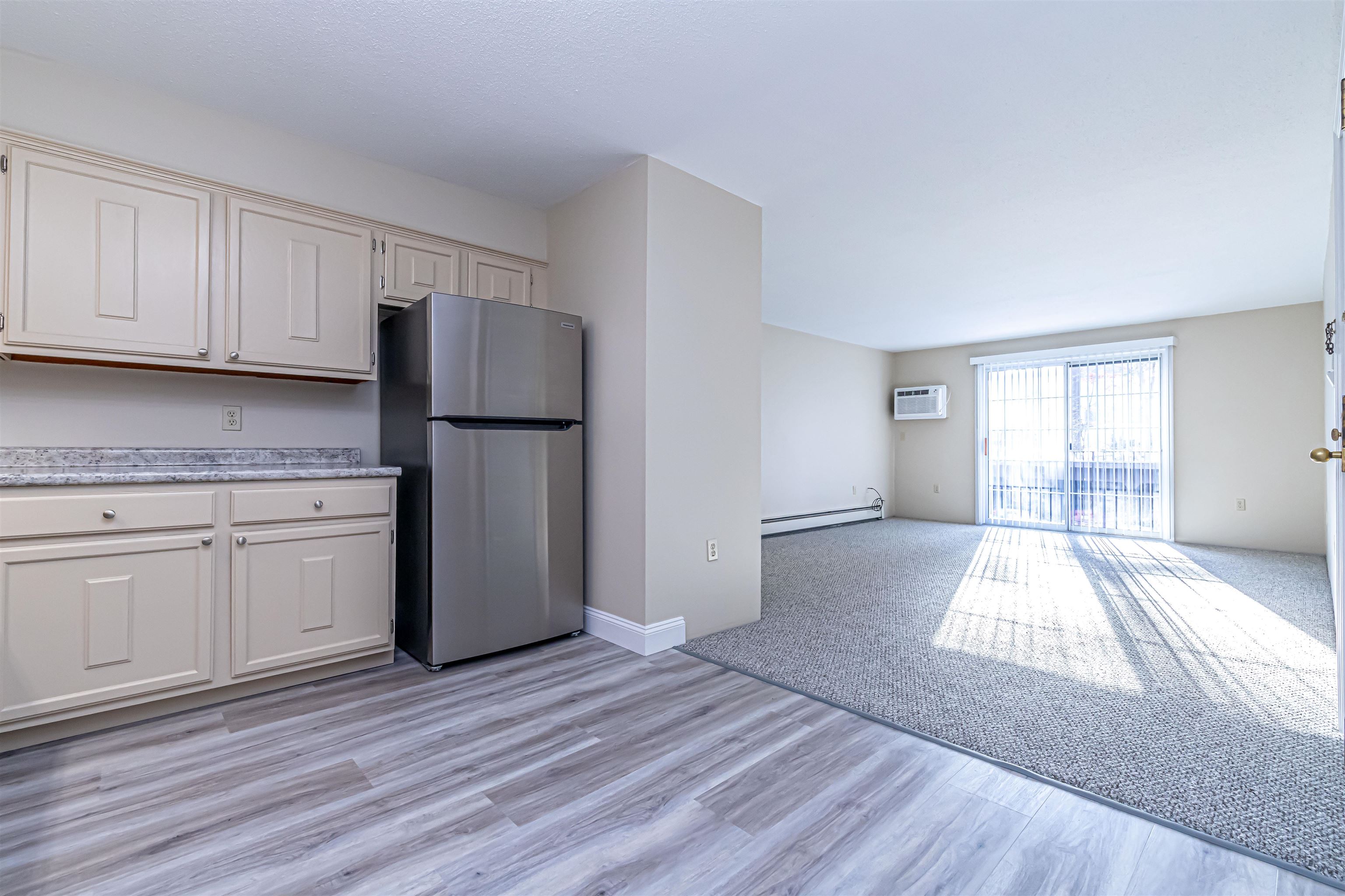 1 Bittersweet Road, Unit 7 Nashua, NH 03060 - Photo 4 of 31