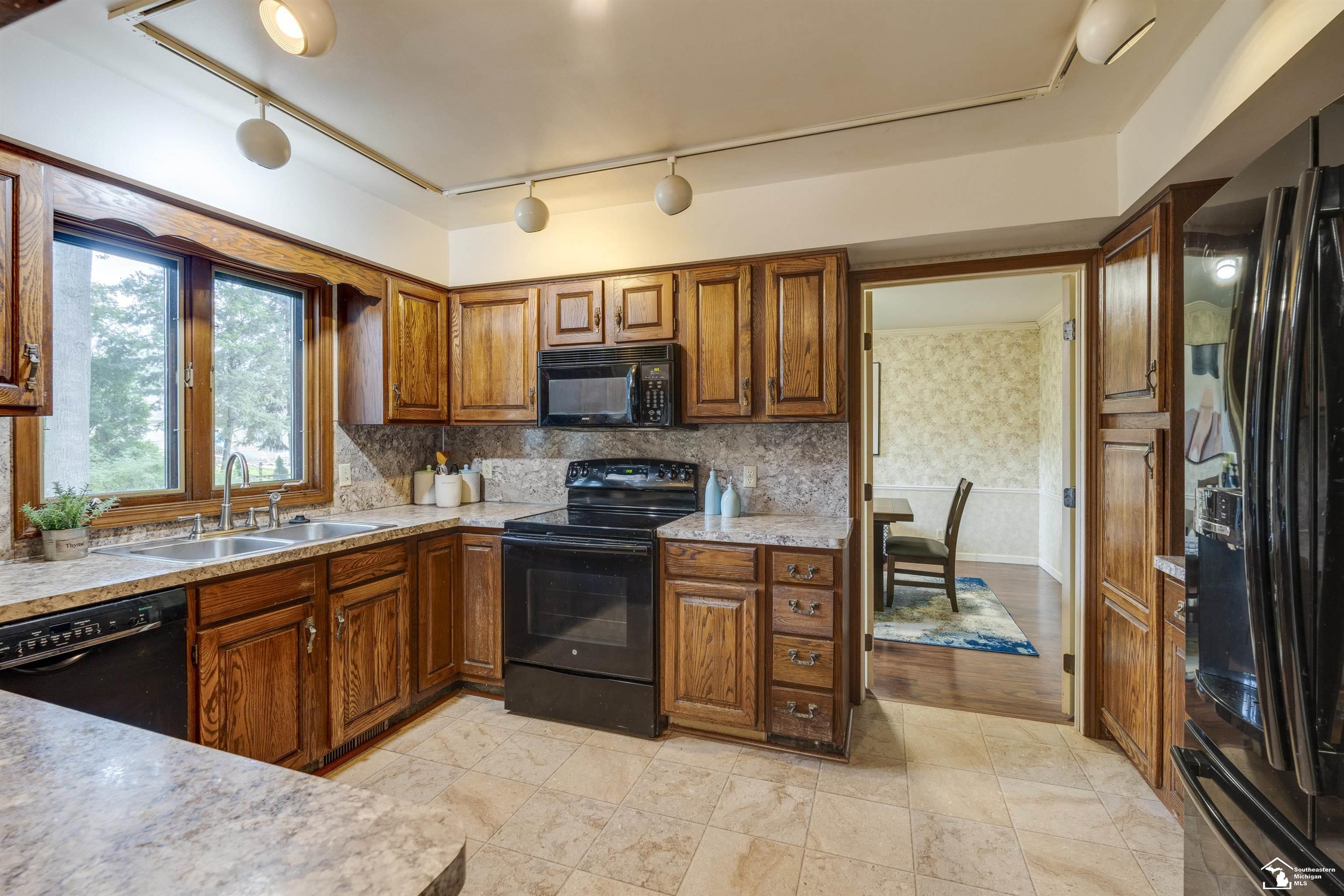 1256 Winding Way Temperance, MI 48182 - Photo 3 of 40 Gallery Image 3