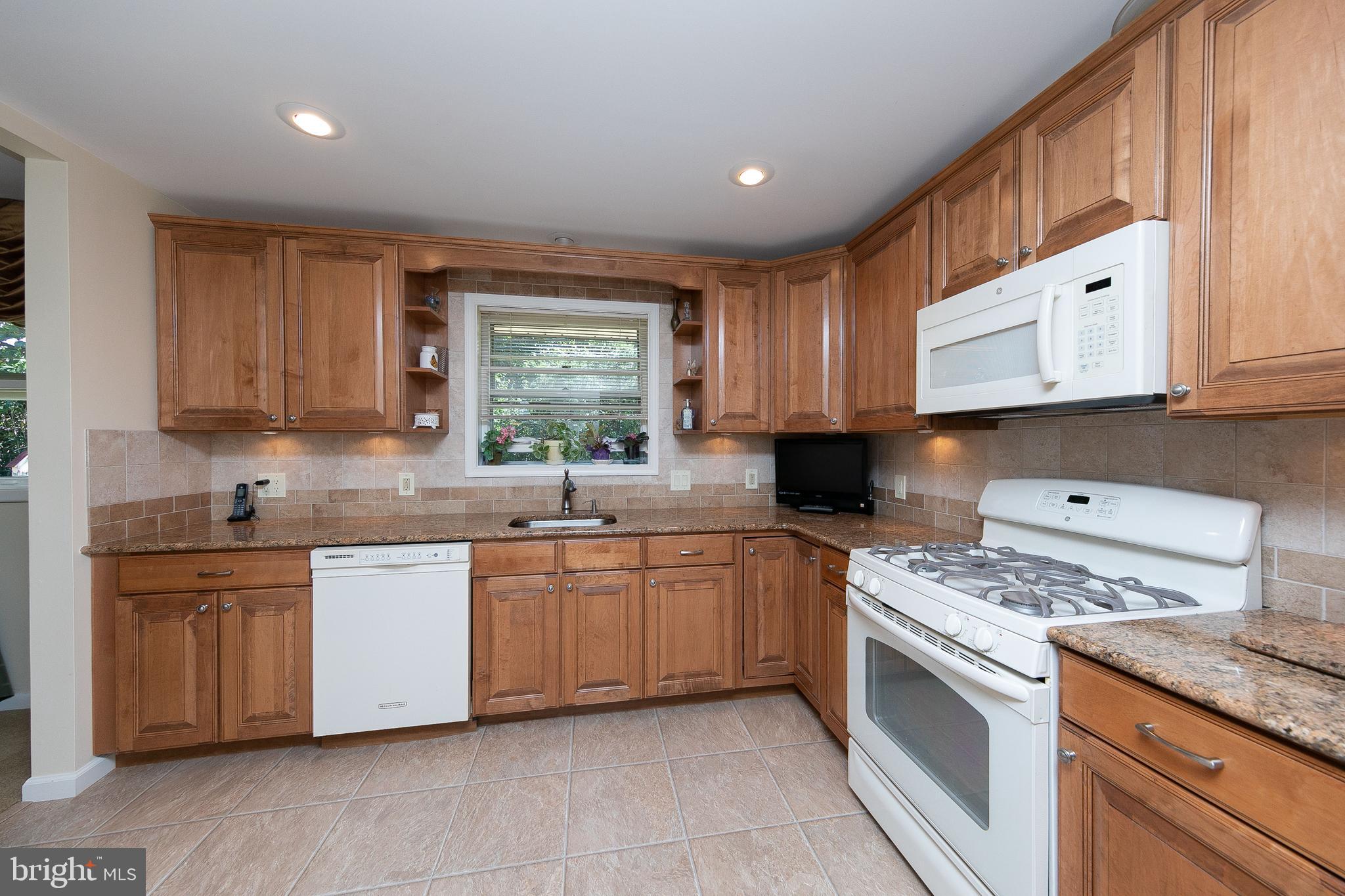 9223 Laramie Road Philadelphia, PA 19115 - Photo 8 of 39