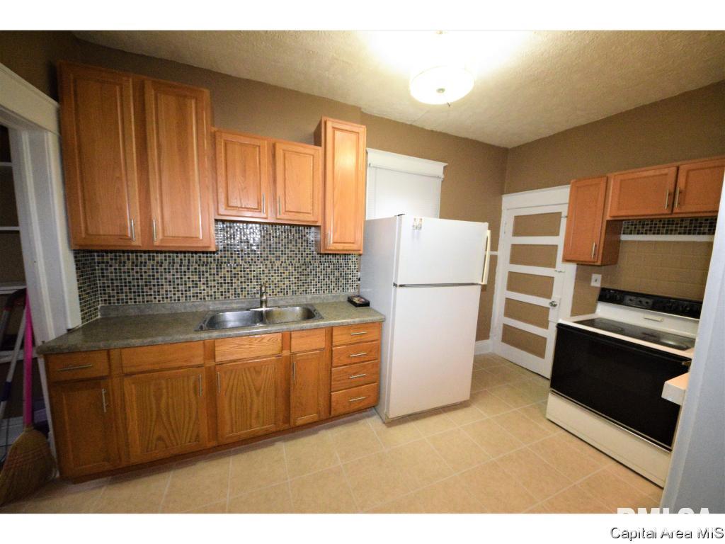 1129 East Converse Avenue Springfield, IL 62702 - Photo 8 of 16