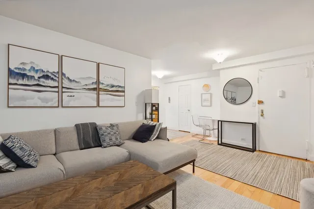 $800,000 | 310 Lexington Avenue, Unit 2D | Murray Hill