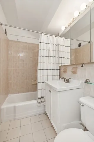 $800,000 | 310 Lexington Avenue, Unit 2D | Murray Hill