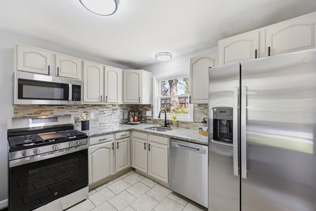 118 Surrey Road Springfield, MA 01118 - Photo 8 of 31