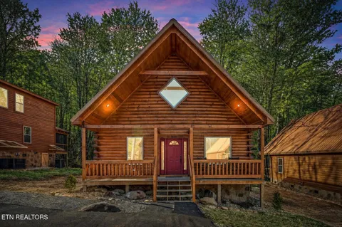 $535,000 | 3618 Parkland Way, Gatlinburg, TN 37738