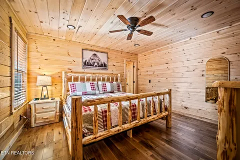 $535,000 | 3618 Parkland Way, Gatlinburg, TN 37738