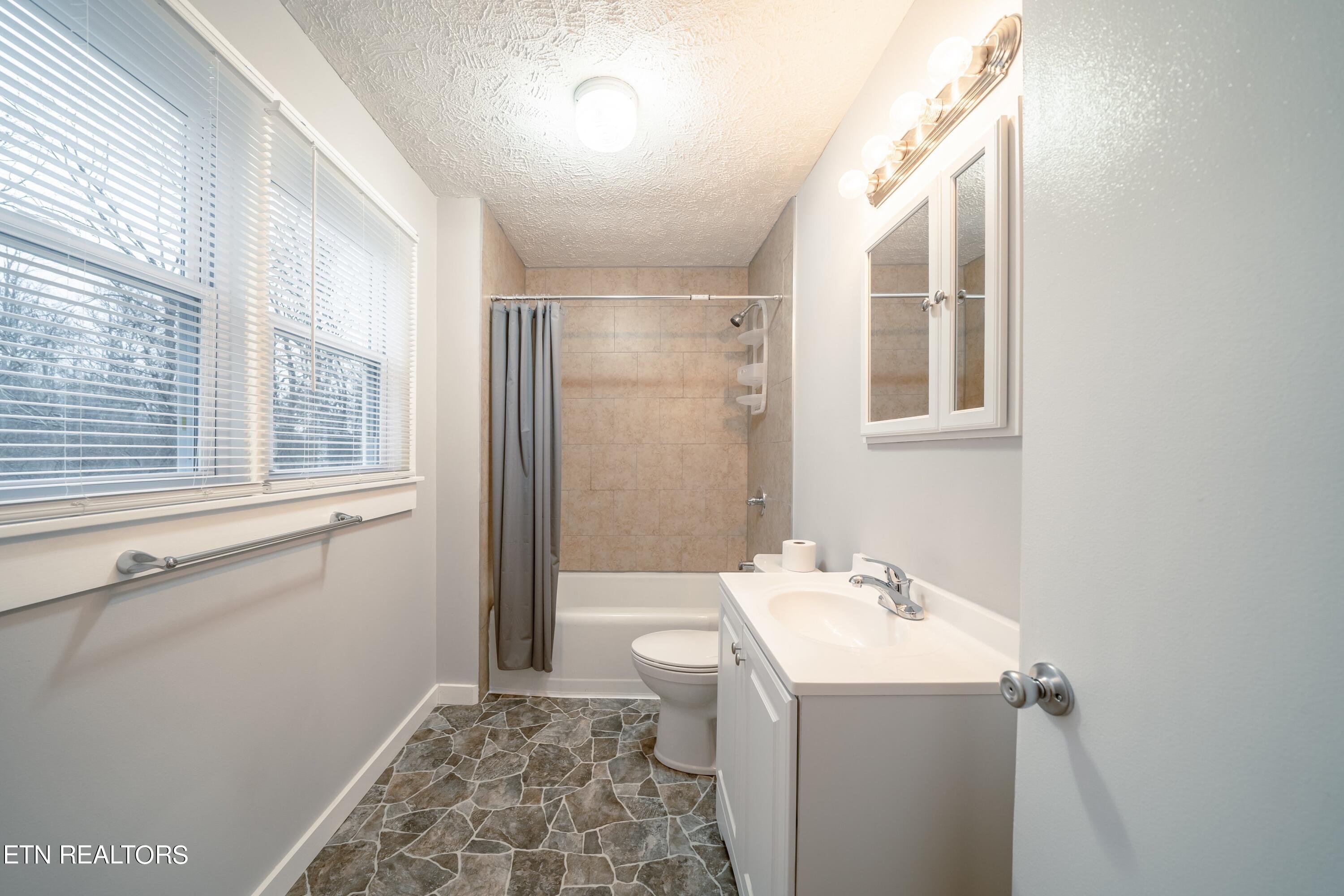 5120 Luttrell Road Knoxville, TN 37918 - Photo 21 of 36 5120-Luttrell-19