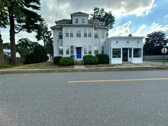 $2,400 | 168 Wheatland Avenue, Unit 2, Chicopee, MA 01020