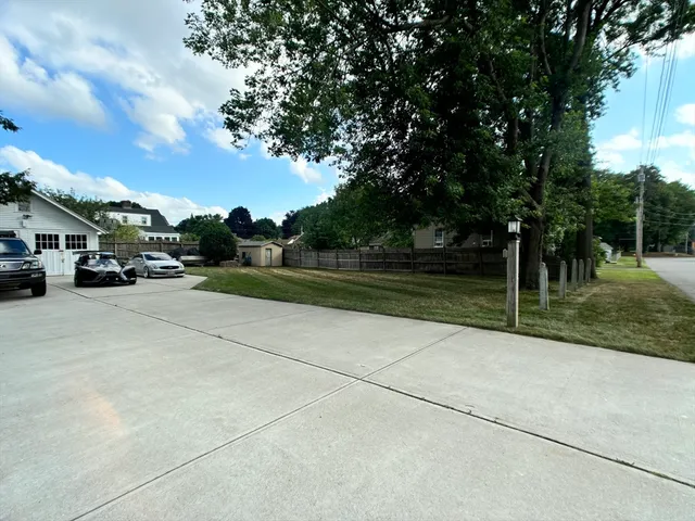 $2,400 | 168 Wheatland Avenue, Unit 2, Chicopee, MA 01020