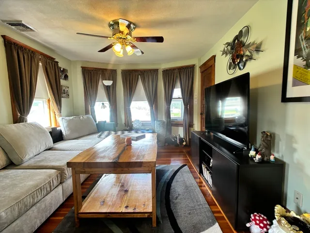 $2,400 | 168 Wheatland Avenue, Unit 2, Chicopee, MA 01020