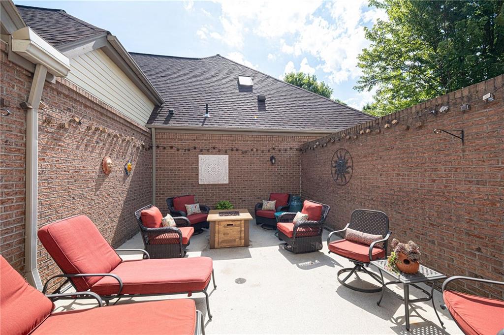 519 Farndale Road Pittsburgh, PA 15238 - Photo 3 of 24